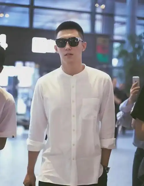 王一博,黄景瑜,肖战,黄明昊,王安宇谁的"寸头"颜值最抗打?