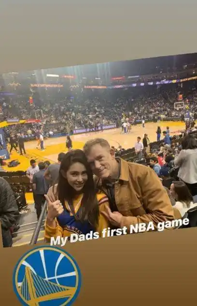 周杰伦晒昆凌与库里合影 配文带"醋意"?