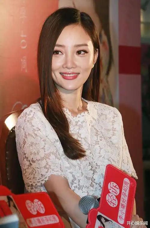 李小璐给12岁甜馨录视频,只顾自己美引网友不满