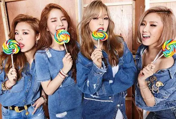 韩国一个四人女子组合有一项专利是穿牛仔系列