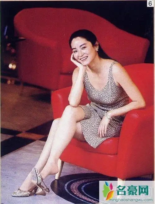 林青霞,1954年出生在台湾,身高168厘米,她是家里的老三.