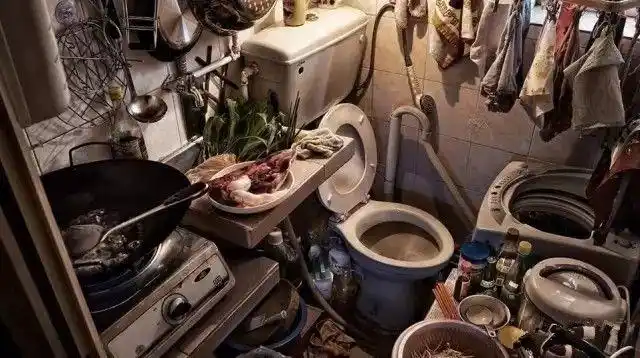 20万活人住棺材房!不要让香港的今天成为内地的明天