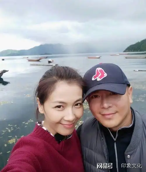 刘涛送老公戒指还玩亲亲网友两口子都挺会演