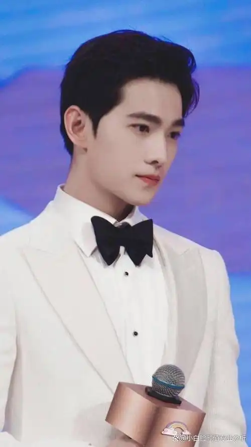 360 度无死角的杨洋肯定也没想到,自己完美的脸蛋竟然会被东北谐星