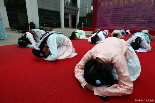 三跪九叩一般是拜什么?