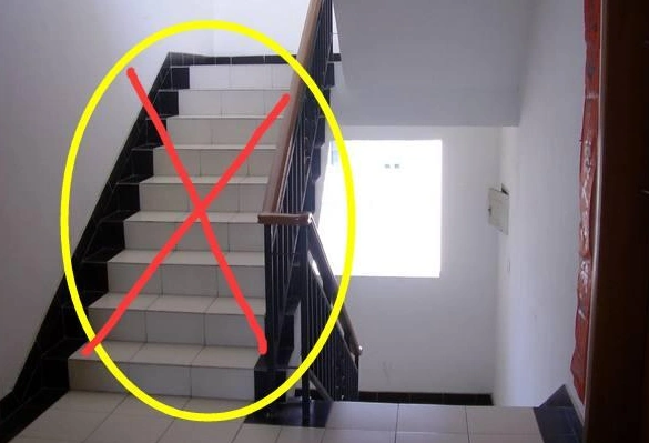 一旦房子附近有这些东西,再便宜也万万不要买,暗喻越住越穷!