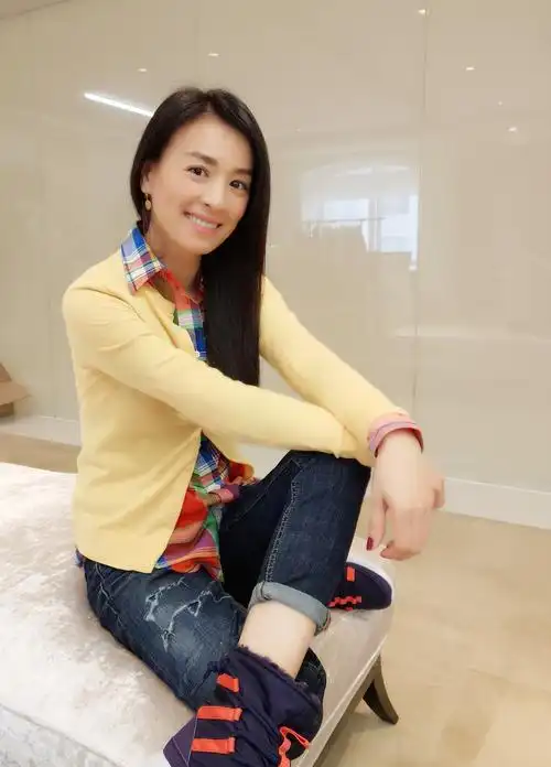 50岁张庭美到炸冻龄性感比美不输林志玲