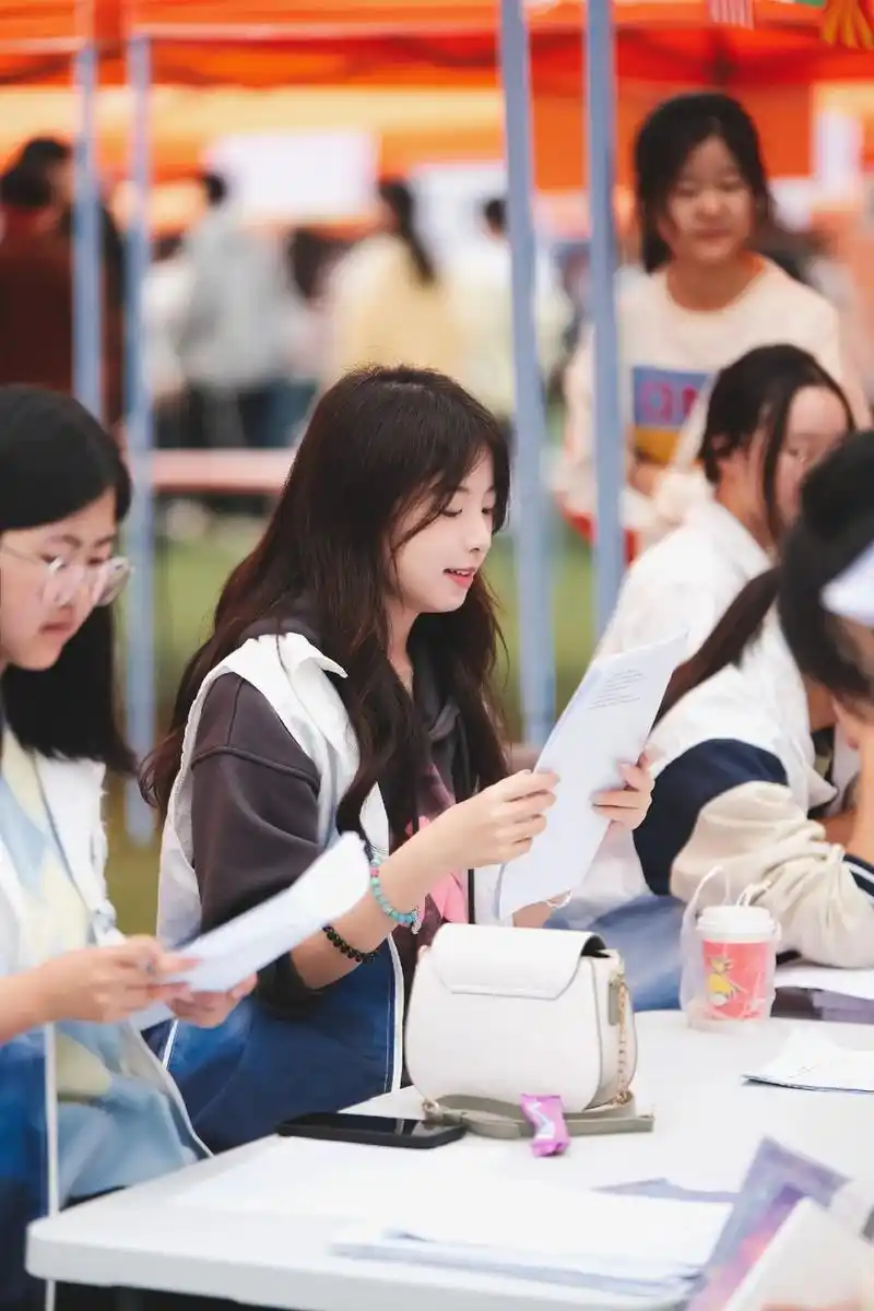 西南大学四运青春绽放.#摄影 #街拍 #校园生活 #大学 # - 抖音