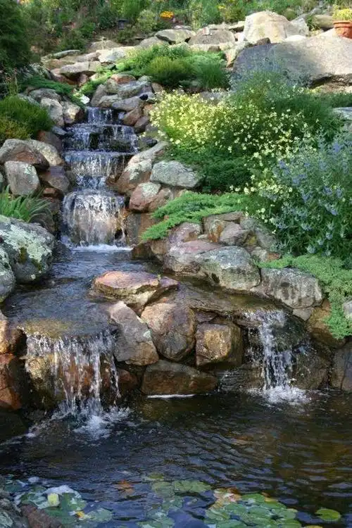 庭院中如何打造人工溪流景观?把握这3点,让你的庭院更自然