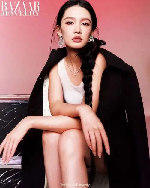 李沁芭莎珠宝六月刊封面##李沁超大钻石手表封面