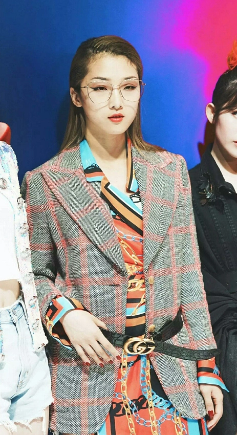 yamy在《创造101》的时候就很有争议性吧,毕竟她的长相并不是平时大家