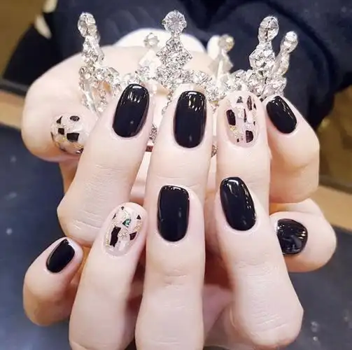 女星们酷爱的黑色美甲究竟有多美,原来黑色这么有范儿!