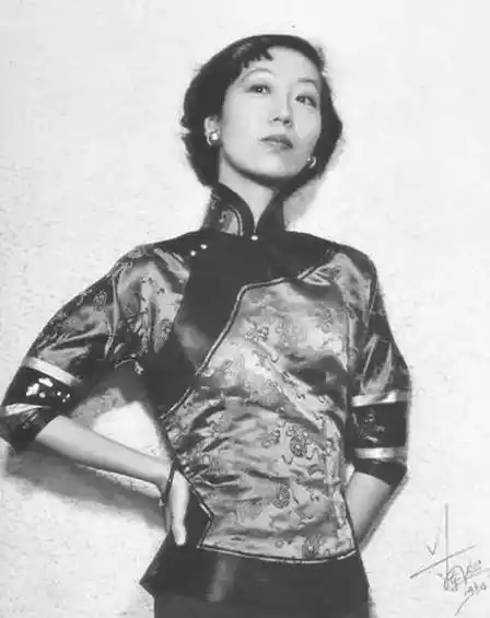 谁能不被《胭脂扣》中梅艳芳的旗袍造型所倾倒呢?