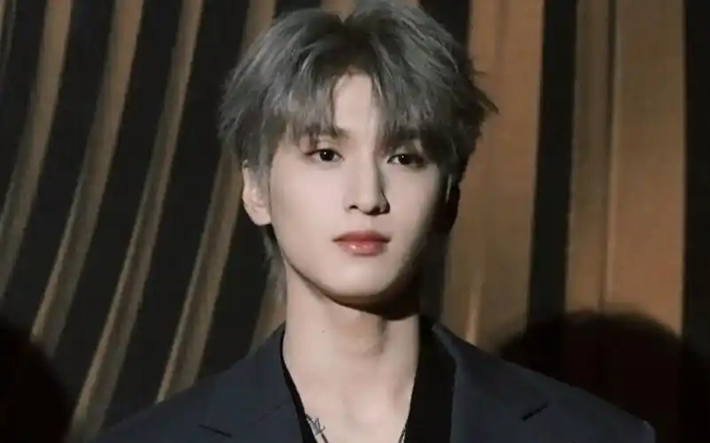 严浩翔鲨疯了 白金发色帅出新高度!