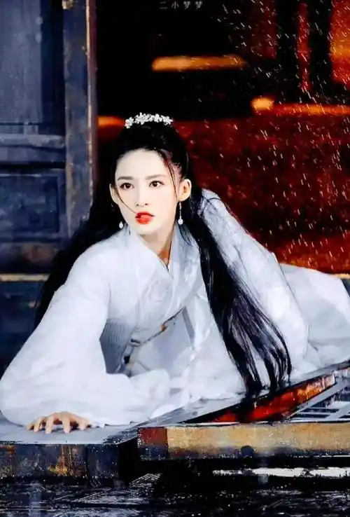 杨紫 陈冠希 李沁 肖战 易烊千玺 杨幂 刘诗诗 吴亦凡 王艳_古装_乔欣