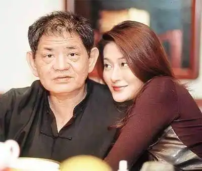 刚出道就演烂片为干爹生下一子后不认账29岁精神失常跳楼身亡