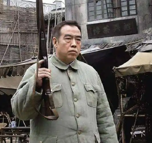 陈飞宇颜值疑似崩塌,本人和精修图差距太大,越来越像爸爸陈凯歌_剧照