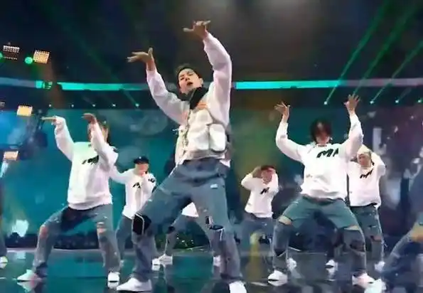 原创王一博的身材到底有多好不经意间的顶胯暴露所有让女友粉汗颜