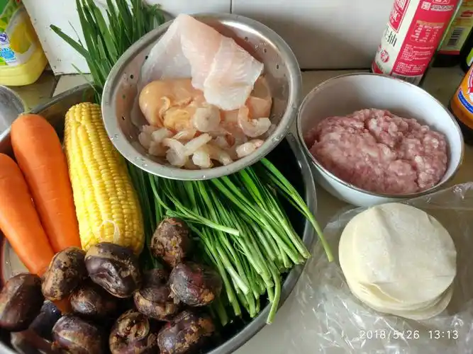 今天,我学习包饺子.