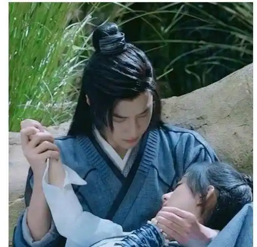 处处不和谐,《有翡》剧组非常融洽,戏外赵丽颖,王一博有着10岁的年龄