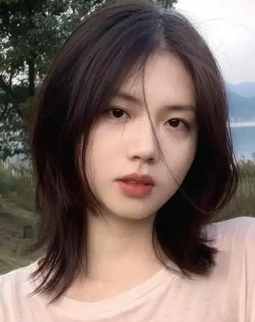 真的太减龄可爱的一款齐刘海空气短发了,适合圆脸,方脸,长脸的女生,发