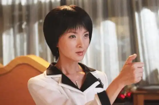 年轻时的师小红高大帅气,像个大哥一样体贴包容谢兰.