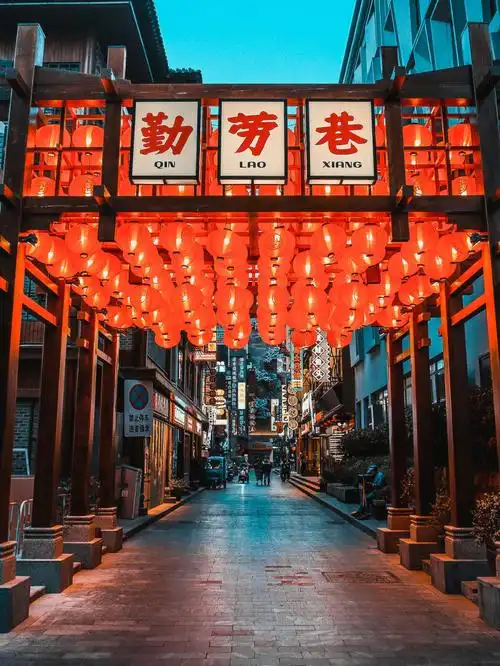 港风浓郁的霸都步行街