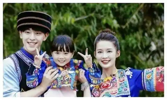 演员邓伦:25岁大火,未成名前谈过4个女友,如今偷税被罚1.06亿