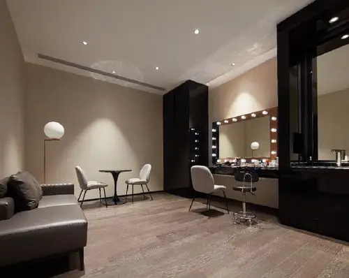 现代艺术风的完美体现,在房屋空间的处理上,力求表现自然轻松的情趣