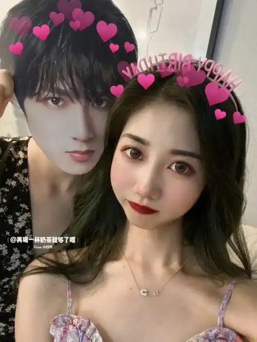 刘耀文丁程鑫今天给在逃女友过生日