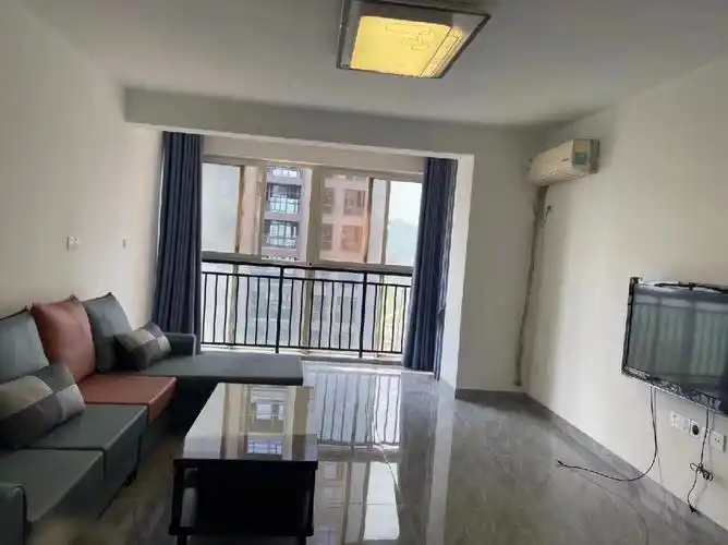 精装三室一厅 ,交通方便,可拎包入住.