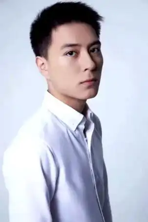 (笔名:百合) 作曲,现场键盘伴奏:何伟豪(艺名:howaiho) 演员:李佳宁