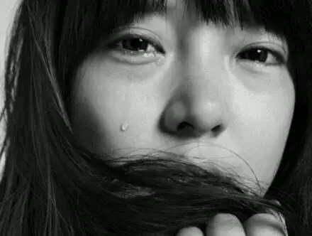 很扎心的伤痛图片一生漂泊摆渡临岸却孤独