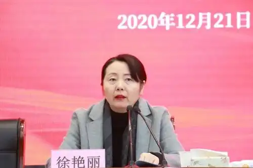 县委宣讲团成员,县委组织部常务副部长徐艳丽,给全县共青团系统团委