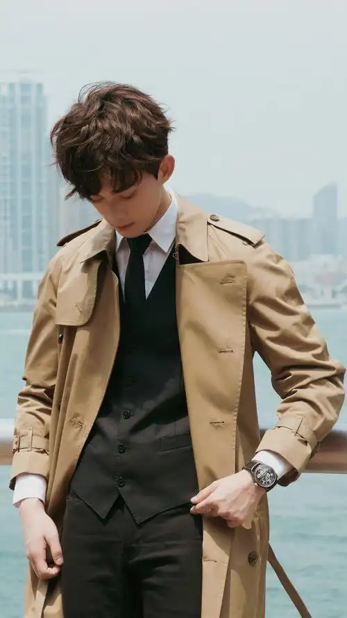 吴磊帅气风衣写真手机壁纸_明星_手机壁纸下载_美桌网