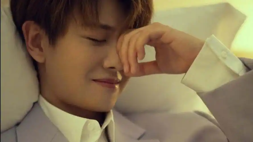 任嘉伦香芋色西装时尚帅气迷人写真,高清壁纸图片,大陆明星-回车桌面