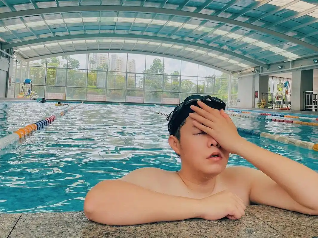 9099 | 朋友圈分享 温馨提示 观看我的朋友圈记得带上游泳圈 因为