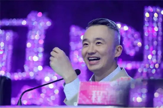 还有,东方卫视一哥:程雷,亲临活动担当主持 路易十三,宾利等国际顶尖