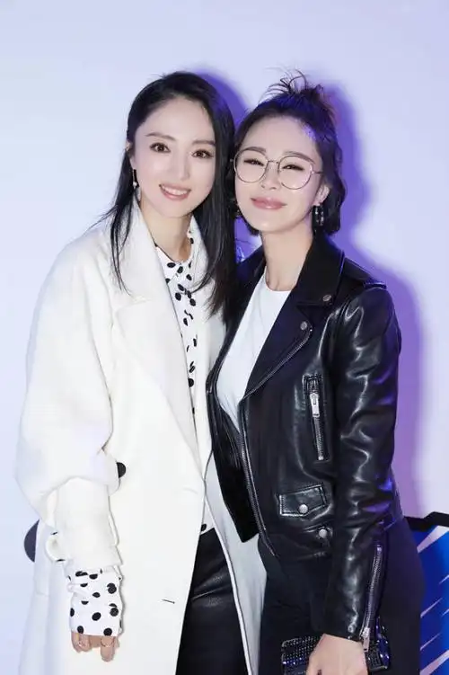 董璇和关悦演绎闺蜜炸街美搭上学恋爱生娃神同步21年如一日