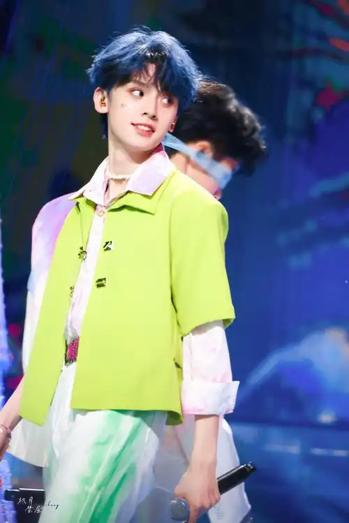 左航蓝发##今日星拍放送##左航大连演唱会蓝海应援