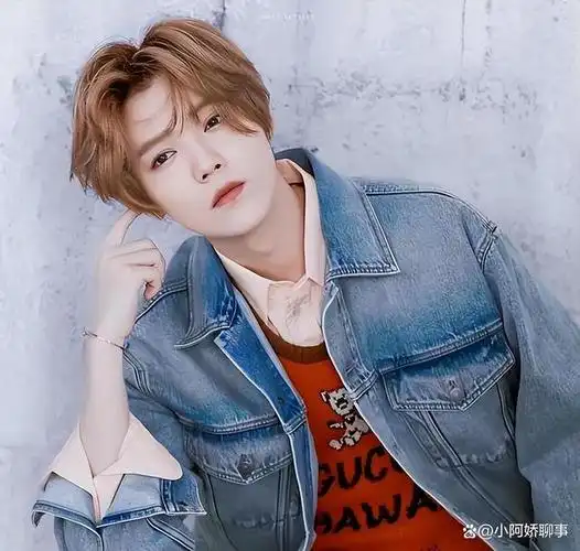 34岁鹿晗带货引热议,脸肿成"老嫂子",网友:撞脸65岁刘雪华