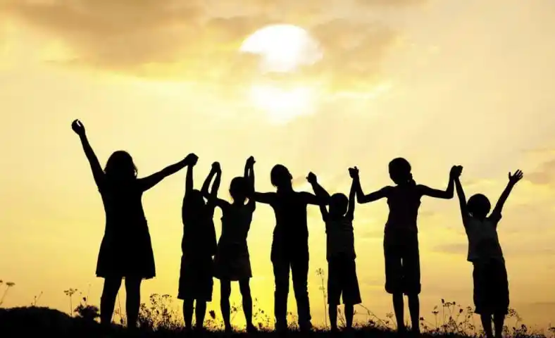 朋友间相处学会这三点,友谊之花永不凋零,你知道是什么吗?