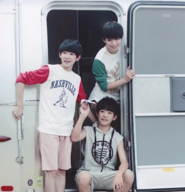 图tfboys最新写真照片展示麦咭3携师弟亮相