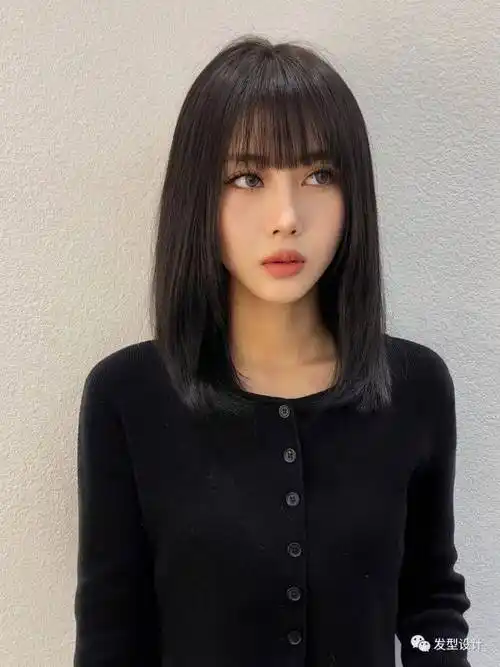 成熟中带着可爱俏皮感,真是当代女生想要的发型之一,可爱中带着性感