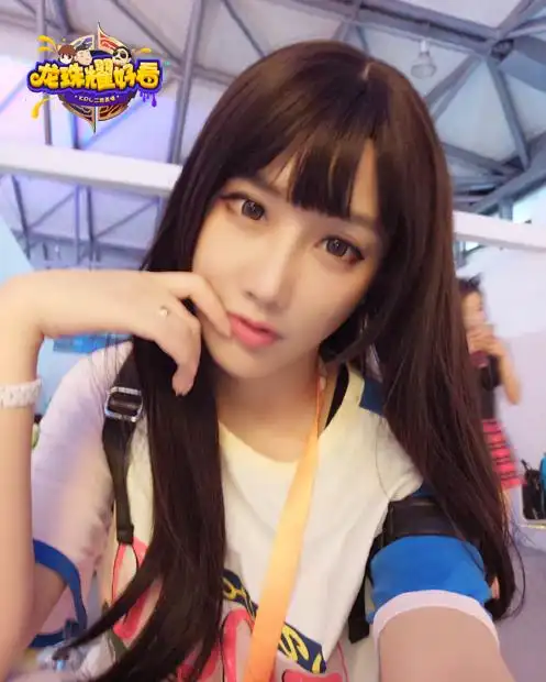 狐狸酱也有她俏皮可爱的一面身材十分"有料"的狐狸酱,连御姐风格也能