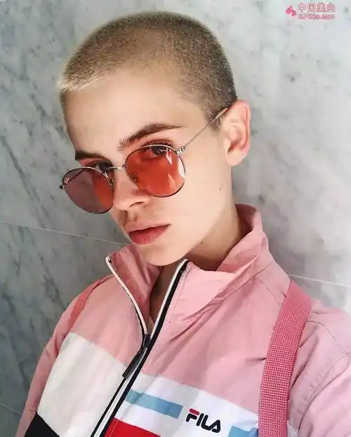 只要你敢剪小编今天推荐的是一般人不敢剪的欧美酷炫女生寸头