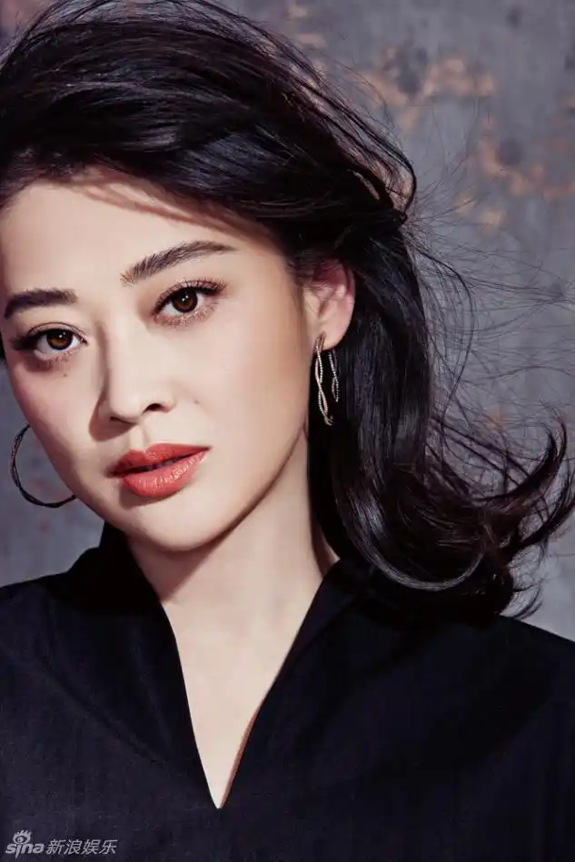 梅婷拍杂志大片 体态丰腴女人味十足