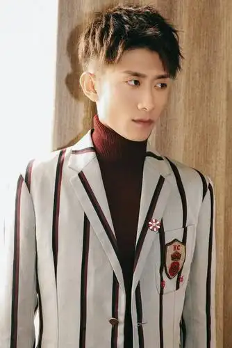 张一山被粉丝围堵的表情与流量明星大不同,生无可恋的样子太好笑