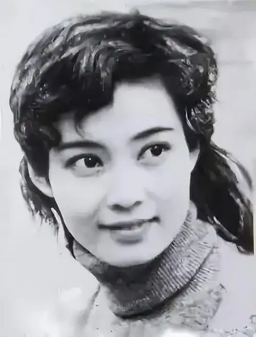 潘虹32岁离婚无绯闻66岁已经皈依佛门生活充实并快乐着