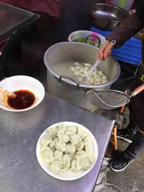 李姐饺子-"这家在老小区里面的摆摊水饺对面并没有什么.